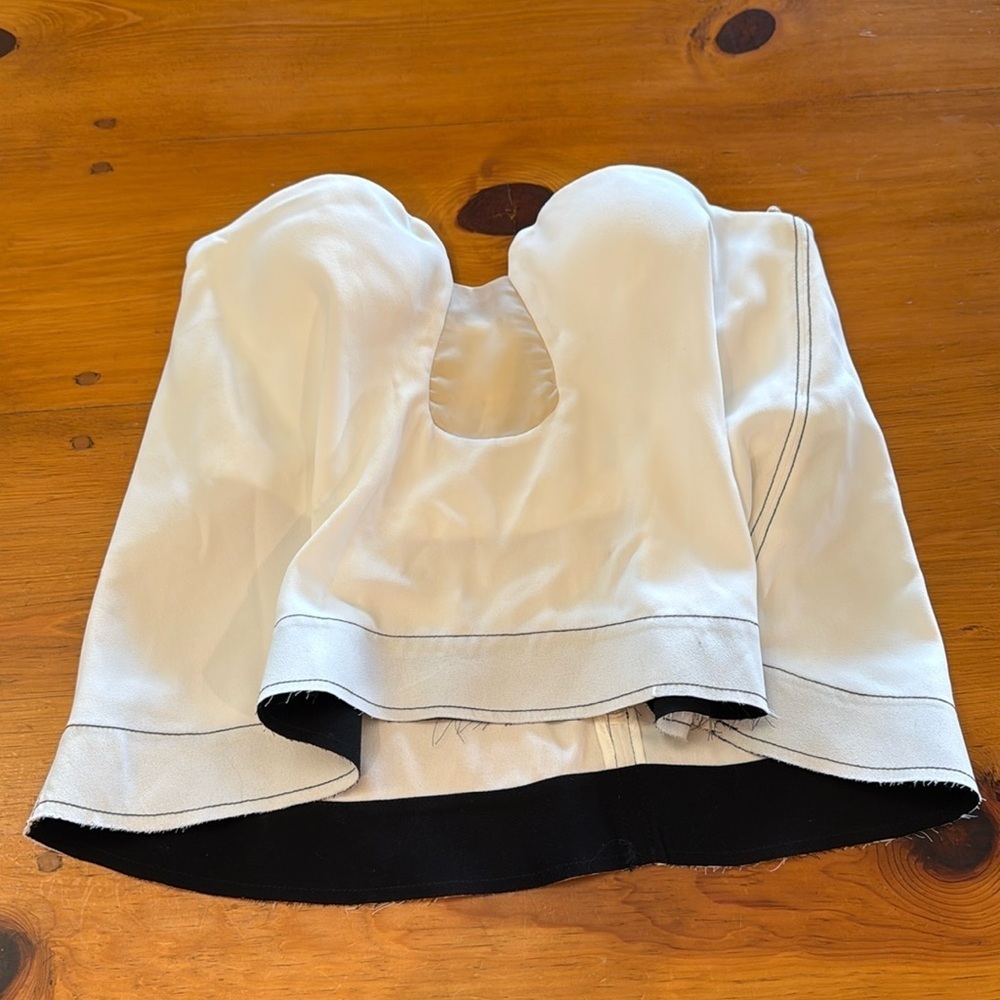 Vera Top in White by
L'ACADEMIE - Picture 8 of 14